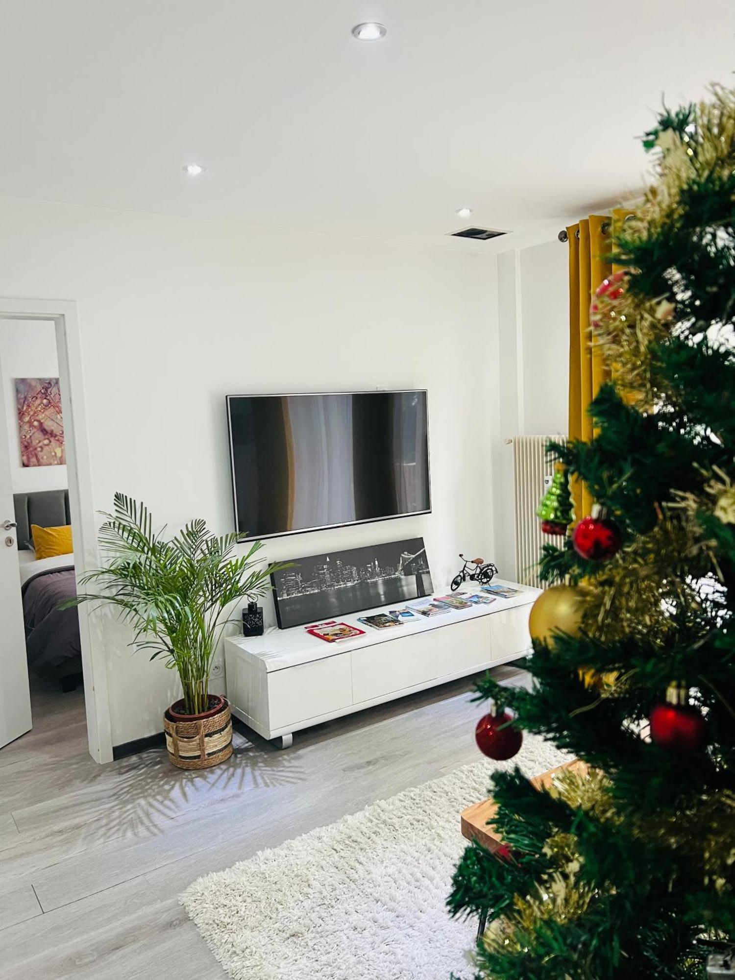 Superbe Appartement Lumineux Avec Parking Gratuit 万泽内姆 外观 照片